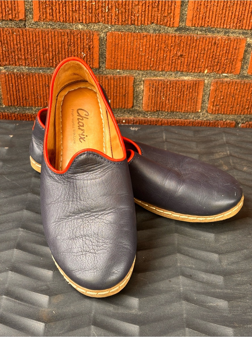 Charix women’s dark Navy with red trim  Leather Slip-On loafer size euro 40